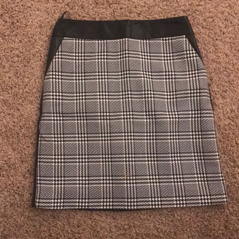 Houndstooth faux leather detail skirt